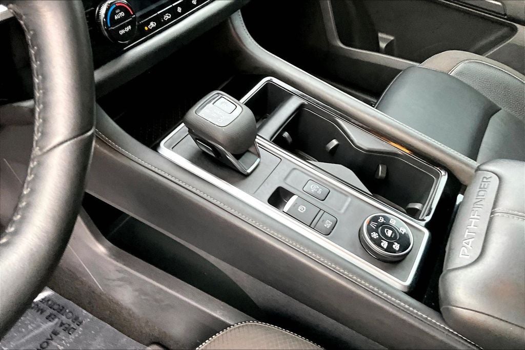 2022 Nissan Pathfinder SL