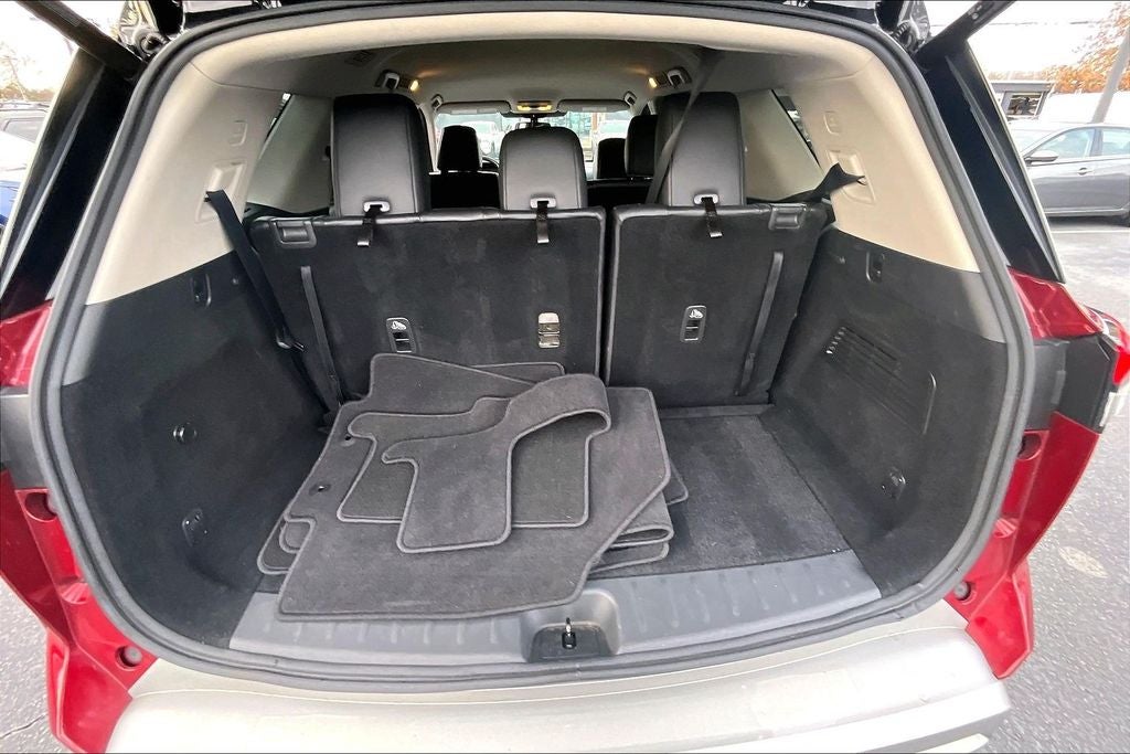 2022 Nissan Pathfinder SL