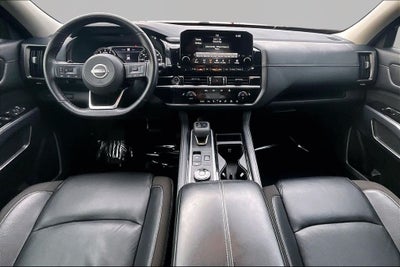 2022 Nissan Pathfinder SL