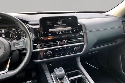 2022 Nissan Pathfinder SL