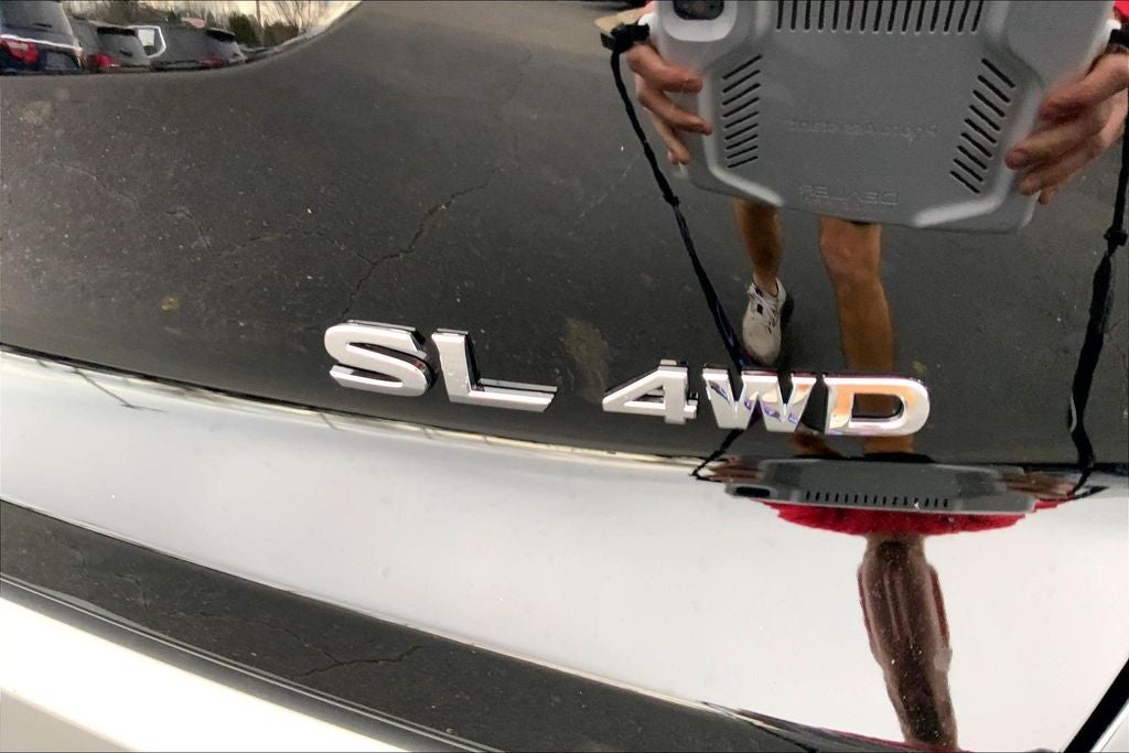 2023 Nissan Pathfinder SL