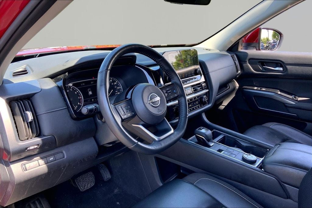 2023 Nissan Pathfinder SL