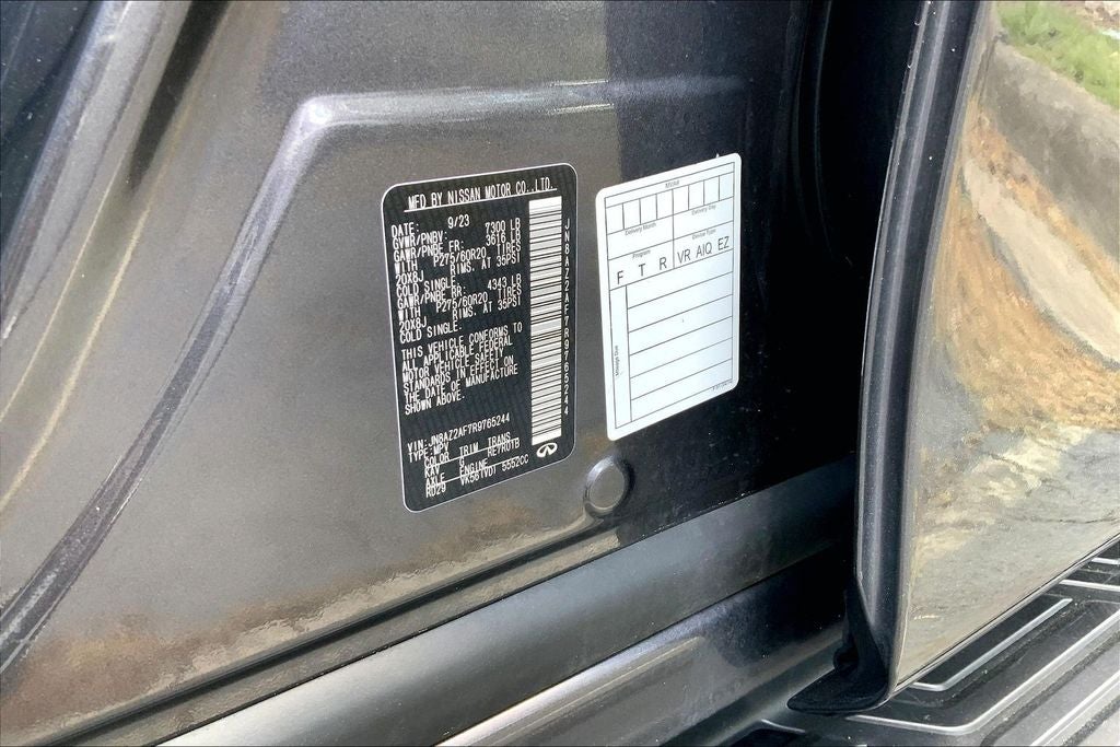 2024 INFINITI QX80 LUXE