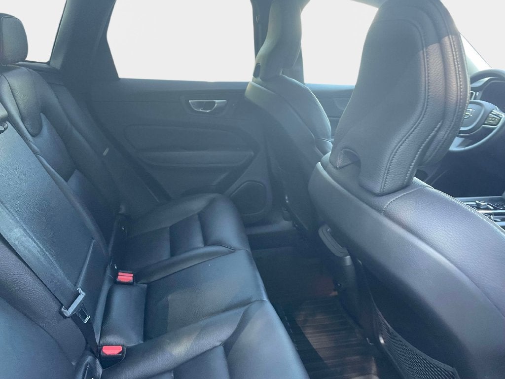 2023 Volvo XC60 Plus Dark Theme