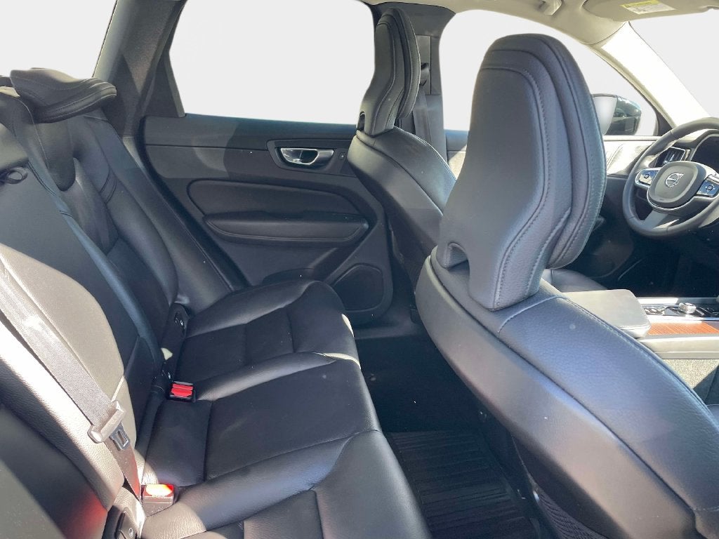 2023 Volvo XC60 Plus Dark Theme