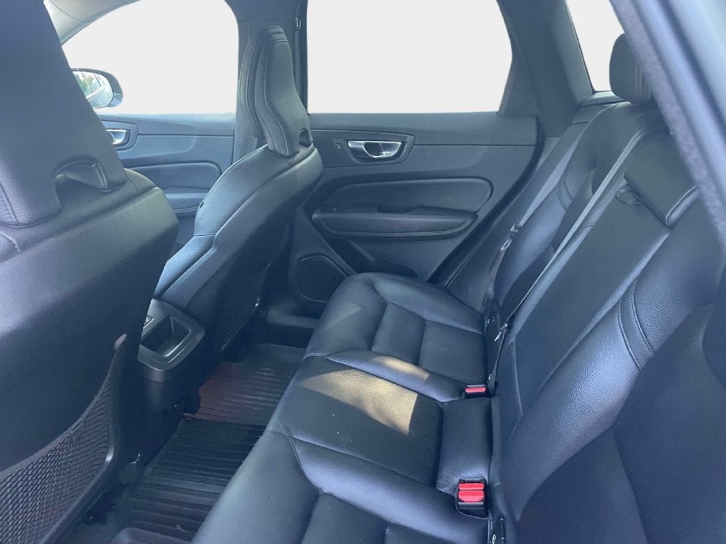 2023 Volvo XC60 Plus Dark Theme