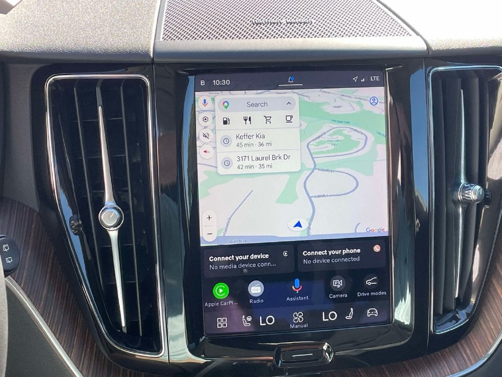 2023 Volvo XC60 Plus Dark Theme