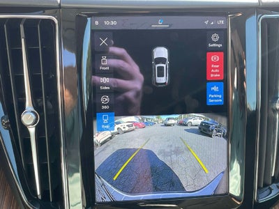 2023 Volvo XC60 Plus Dark Theme