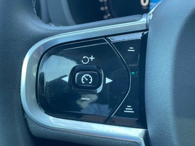 2023 Volvo XC60 Plus Dark Theme