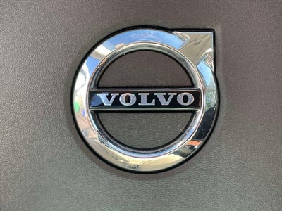 2023 Volvo XC60 Plus Dark Theme