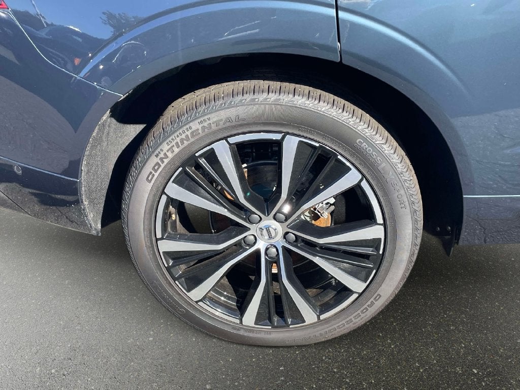 2023 Volvo XC60 Plus Dark Theme