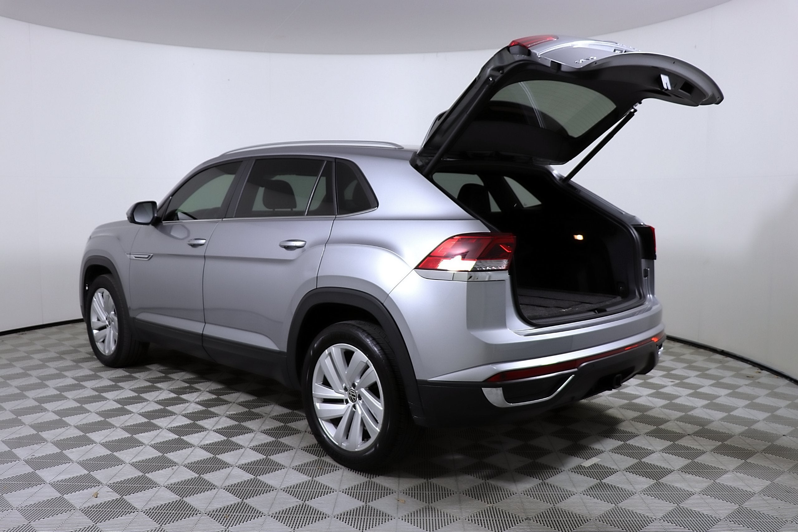 2023 Volkswagen Atlas Cross Sport 3.6L V6 SE with Technology