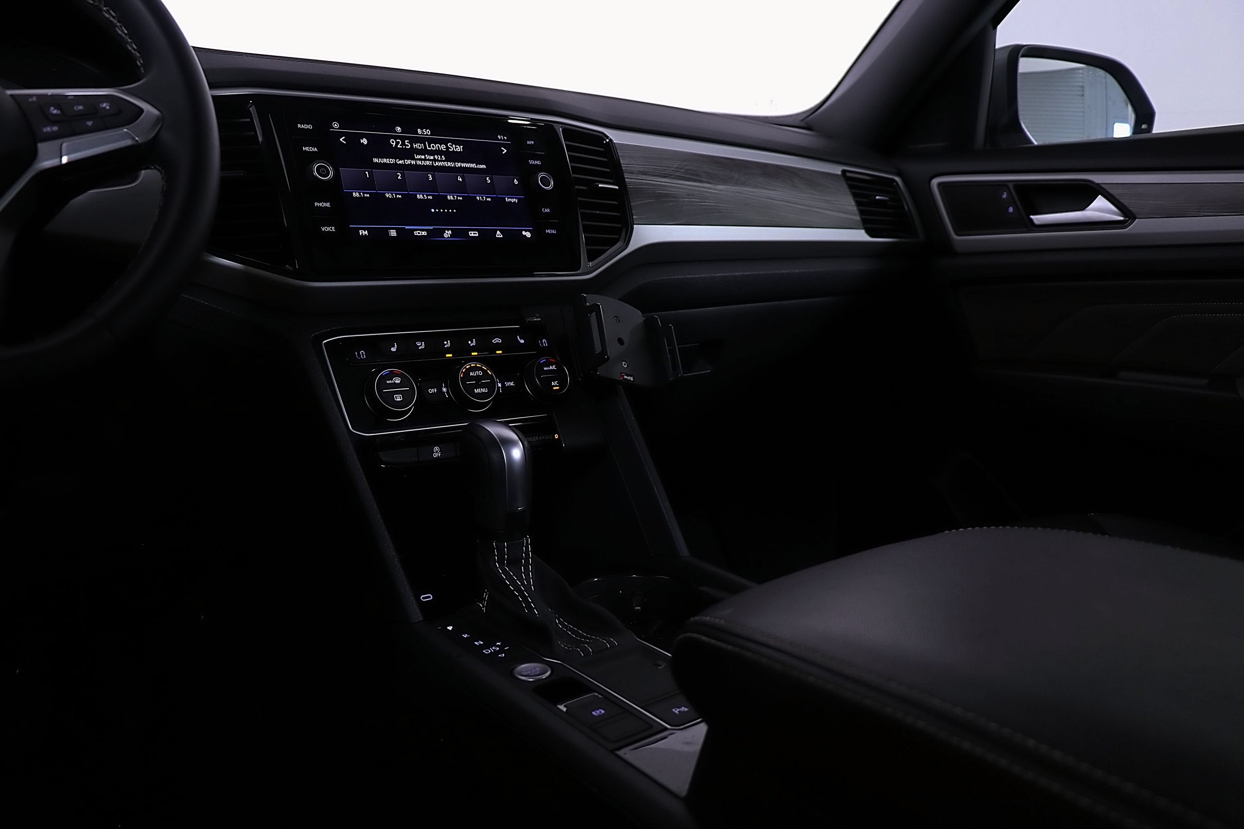 2023 Volkswagen Atlas Cross Sport 3.6L V6 SE with Technology