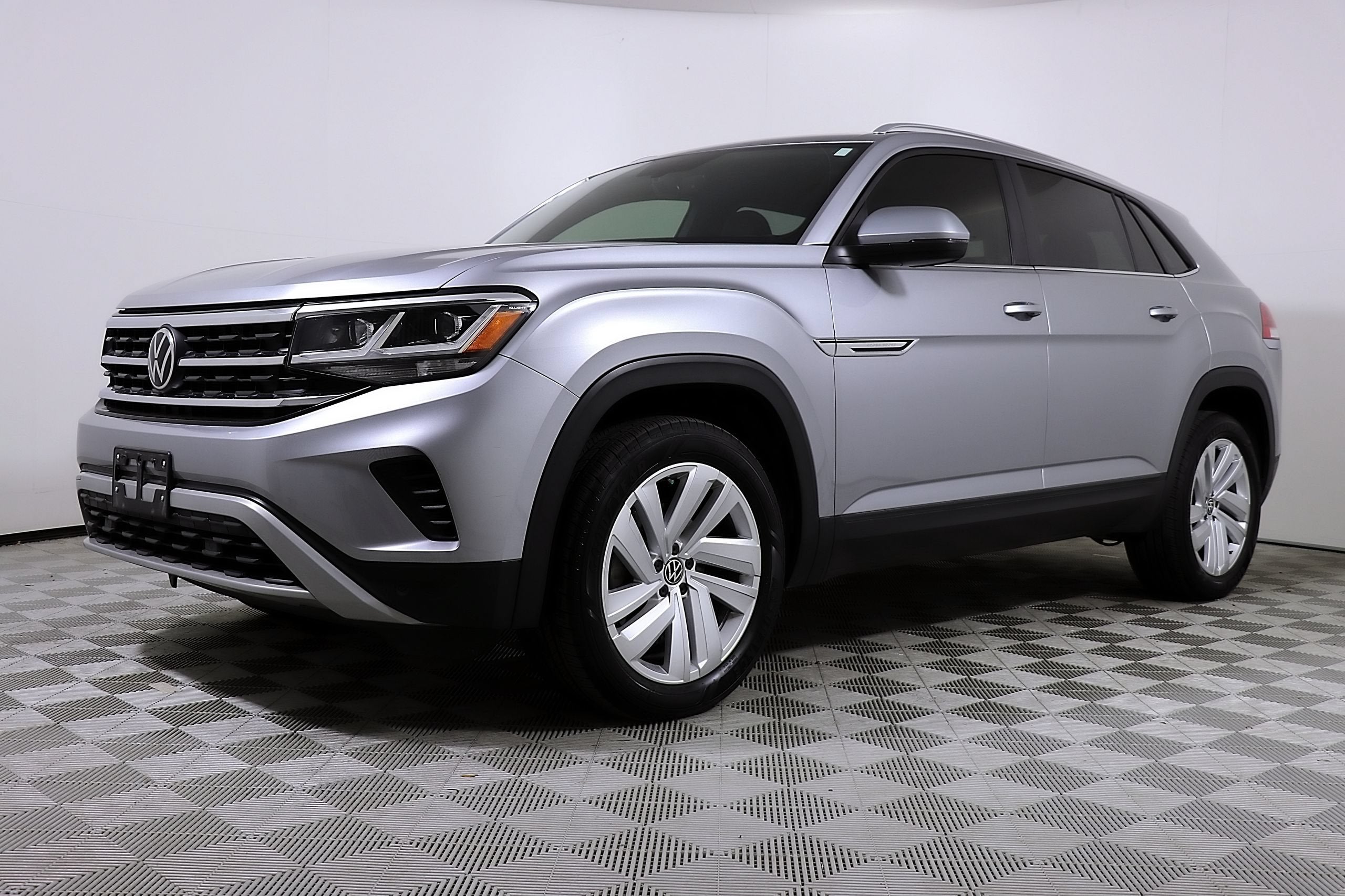 2023 Volkswagen Atlas Cross Sport 3.6L V6 SE with Technology