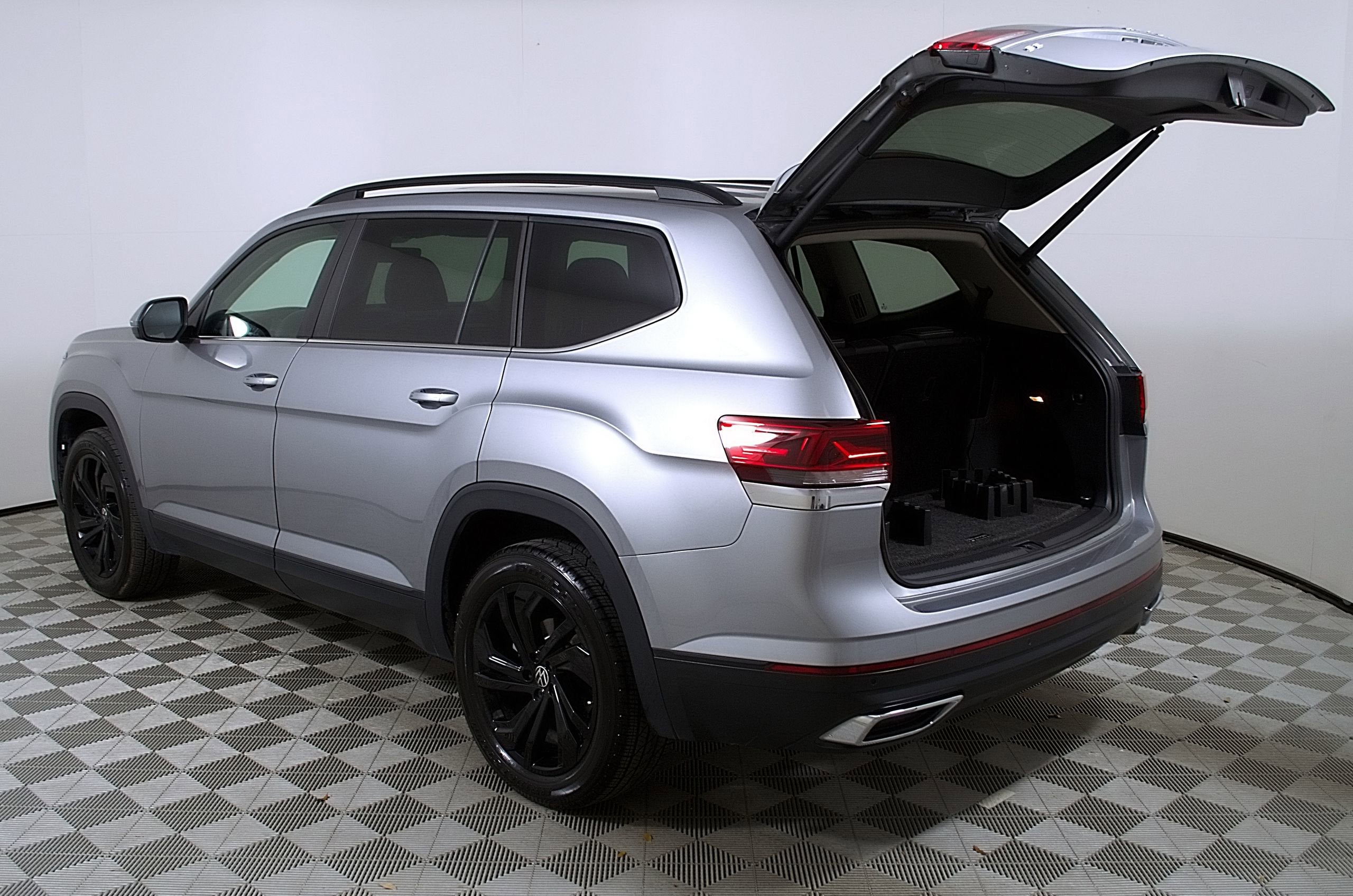 2022 Volkswagen Atlas 2.0T SE with Technology
