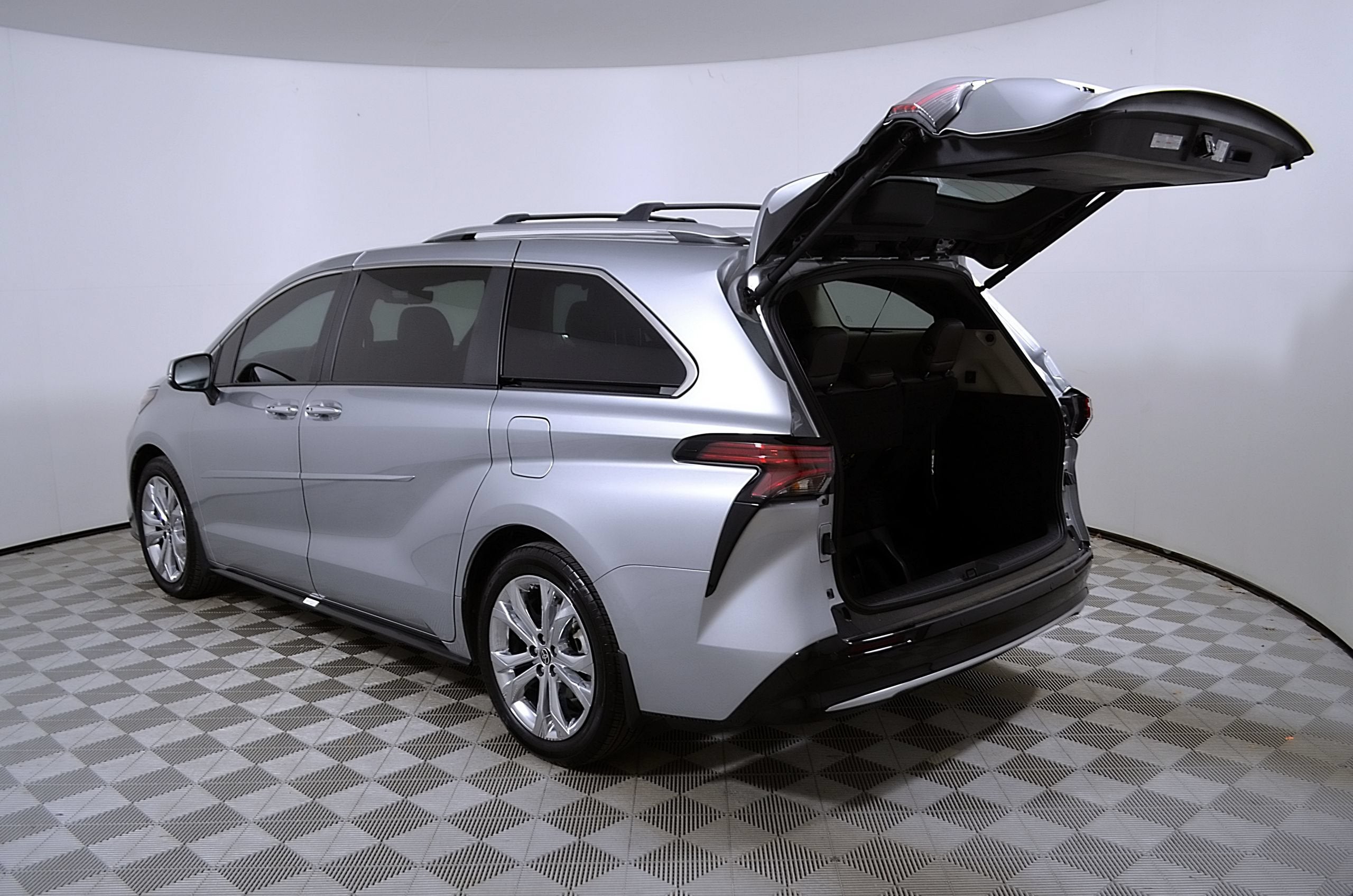 2024 Toyota Sienna Platinum