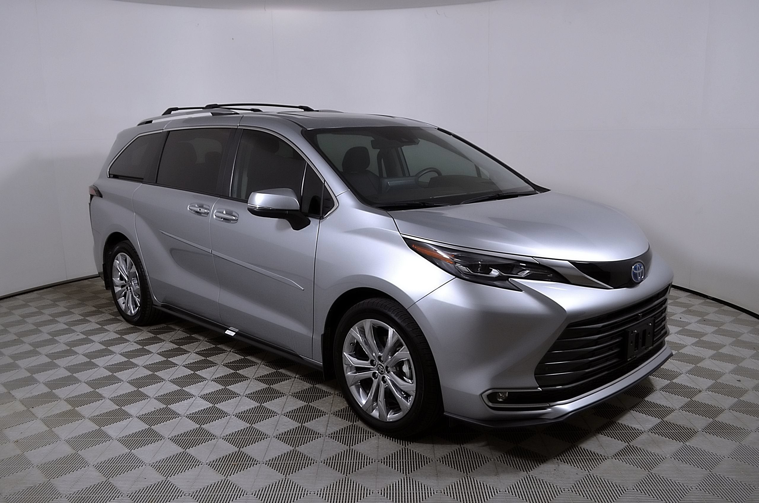 2024 Toyota Sienna Platinum