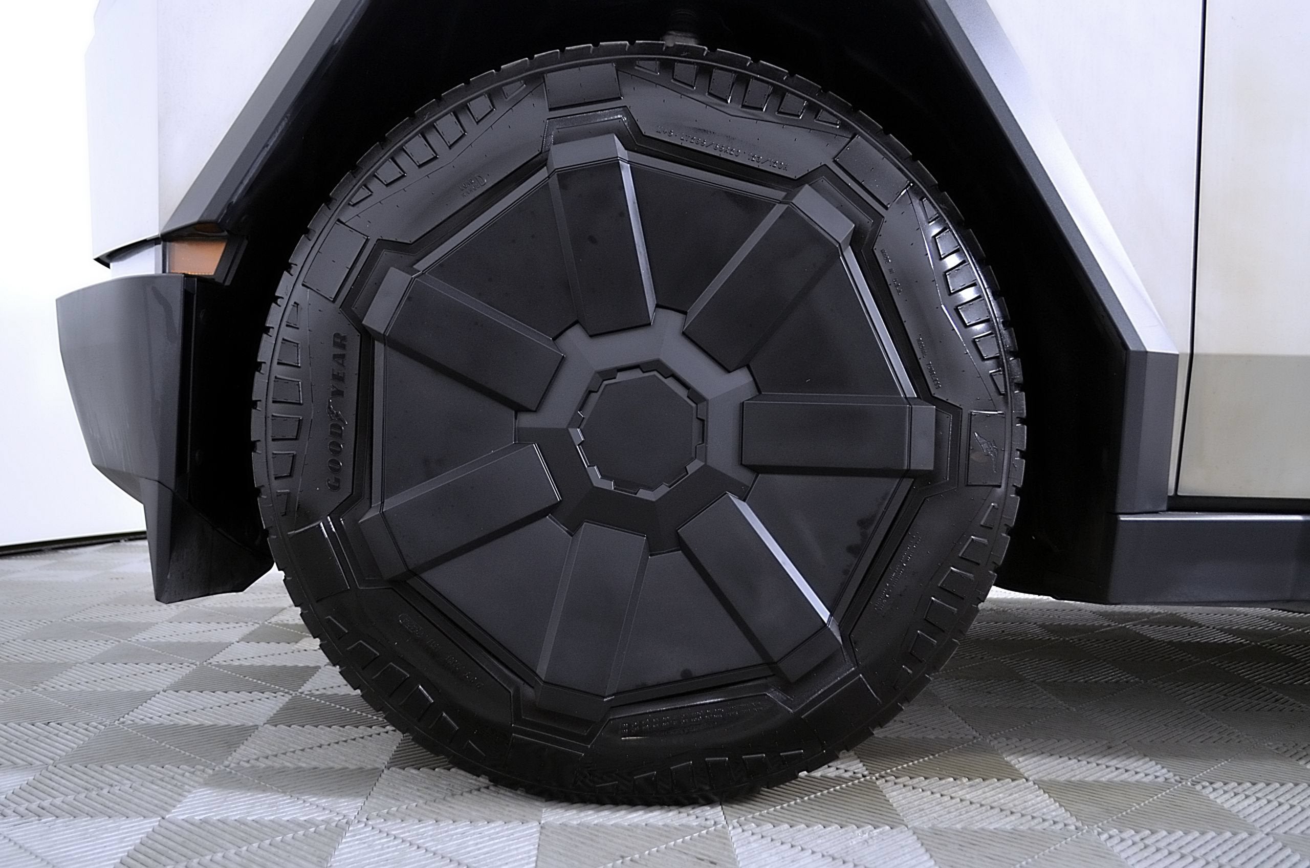2024 Tesla Cybertruck Cyberbeast