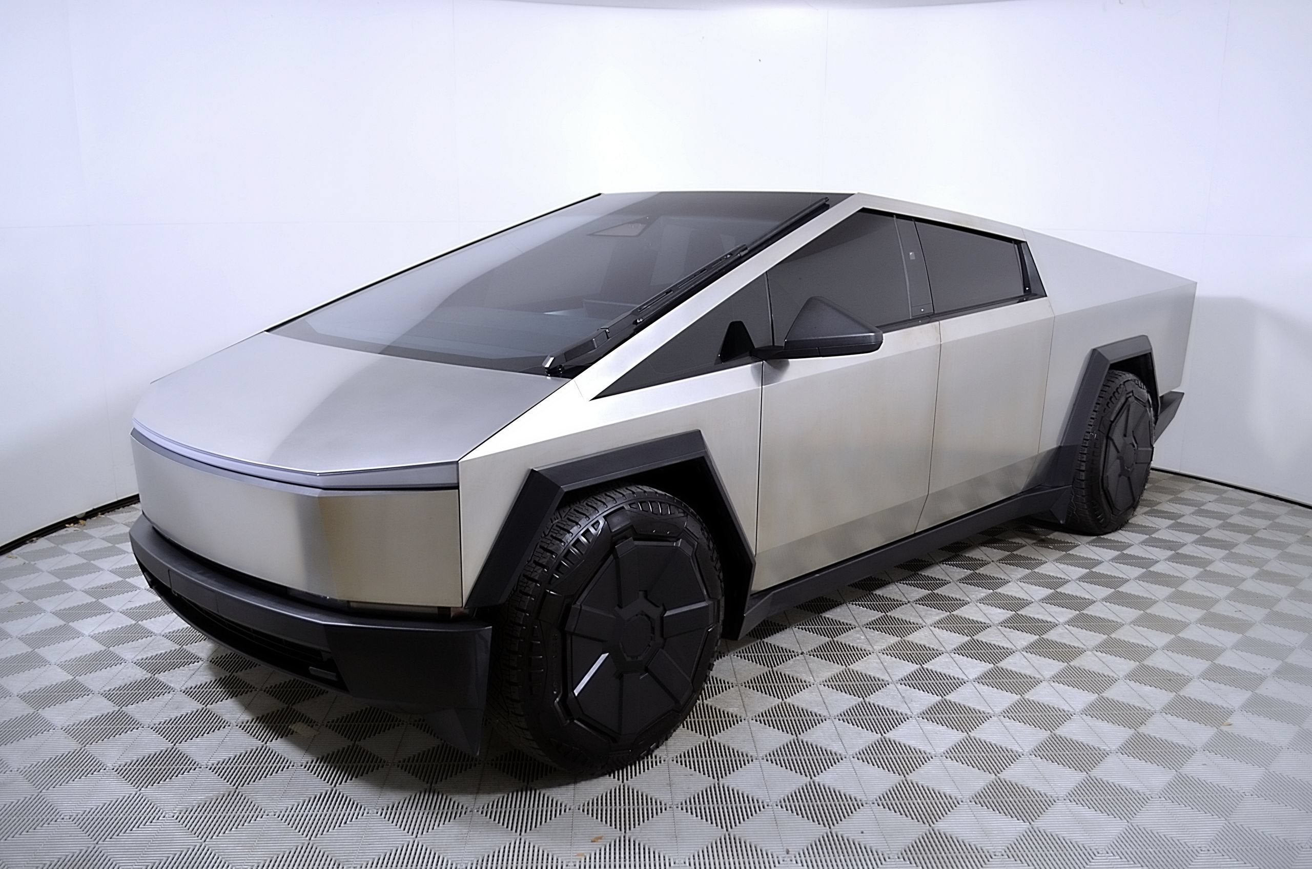 2024 Tesla Cybertruck Cyberbeast