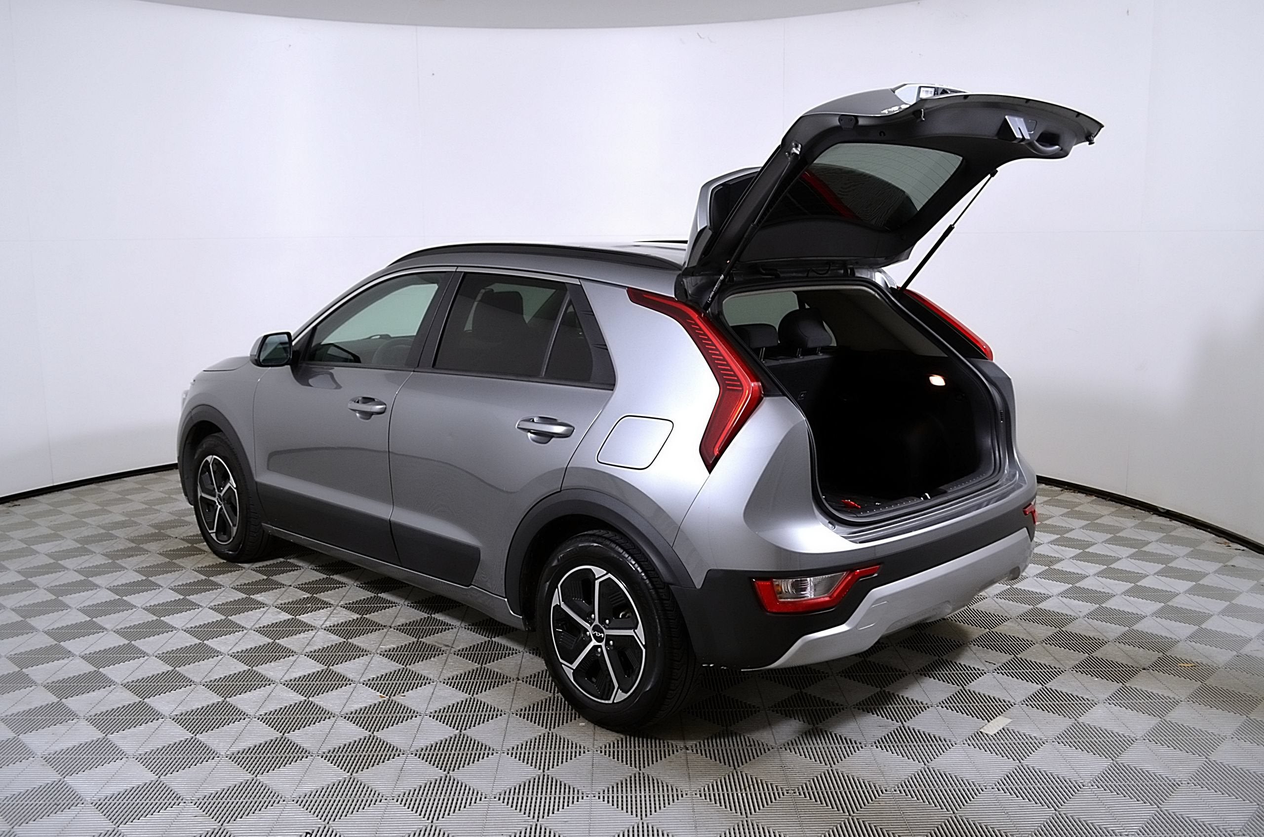 2023 Kia Niro LX