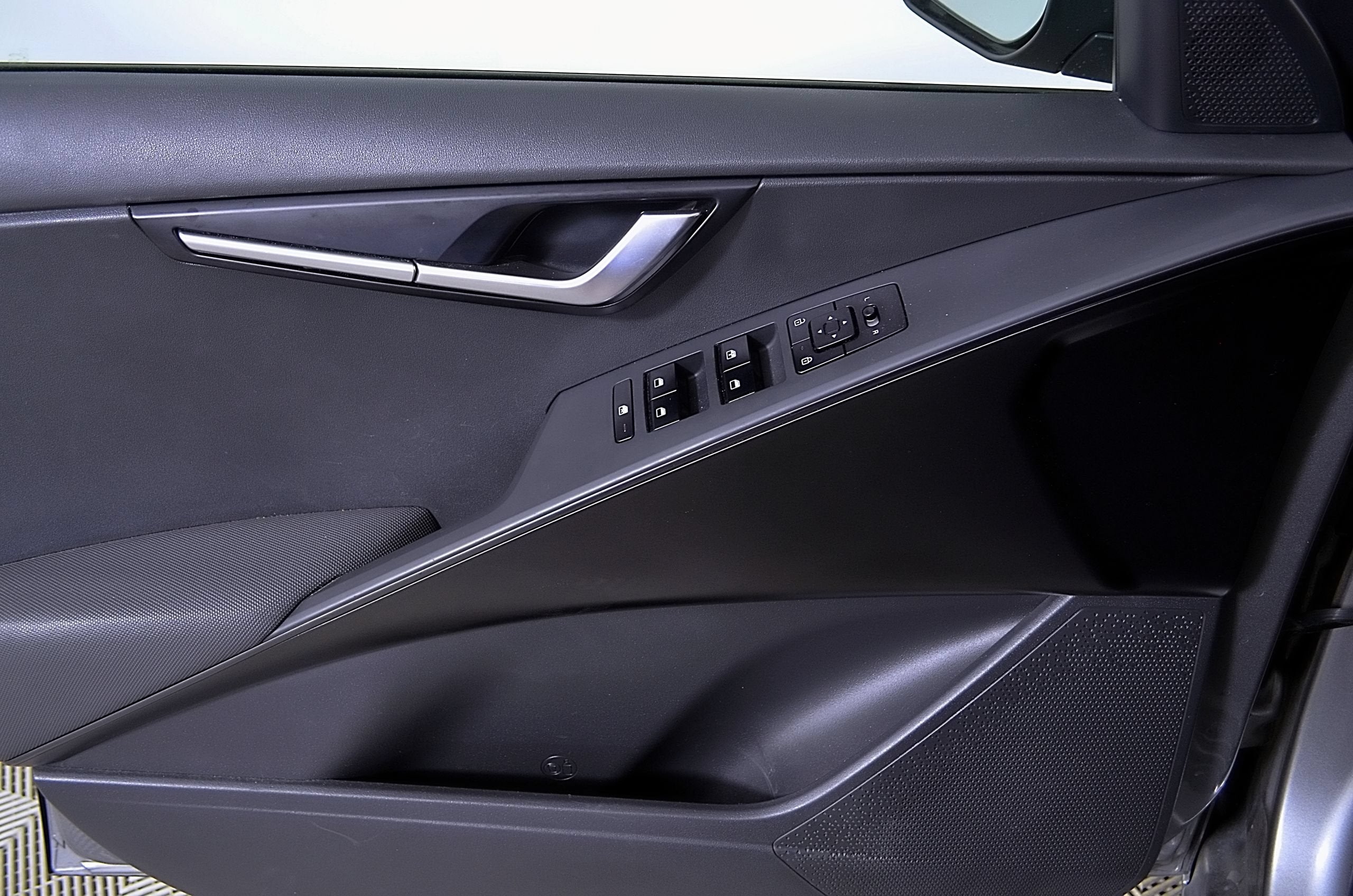 2023 Kia Niro LX