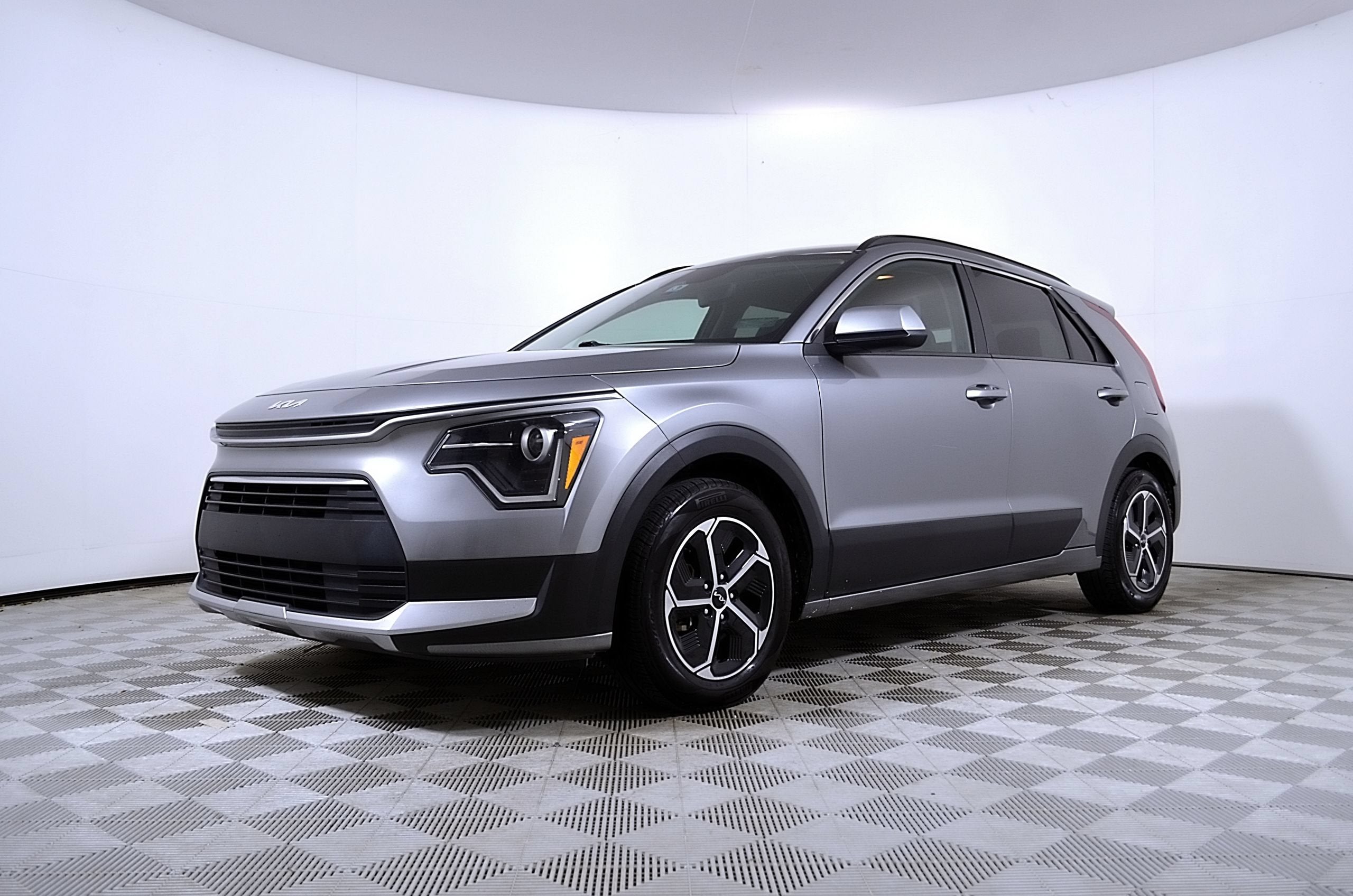 2023 Kia Niro LX