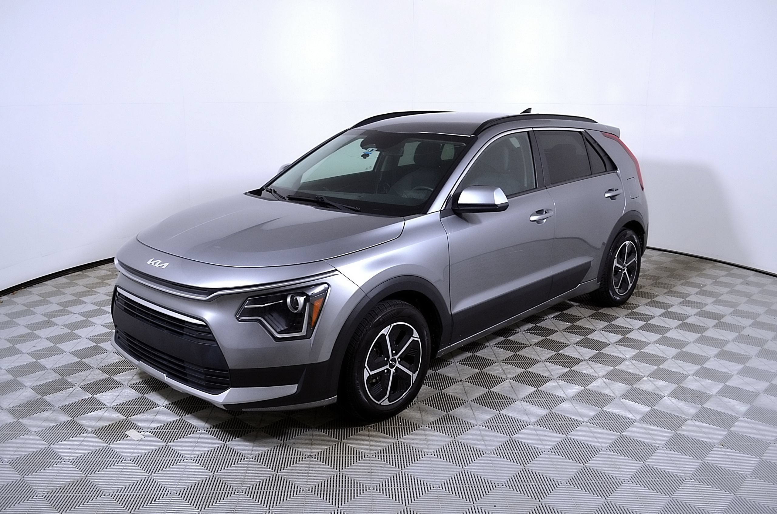 2023 Kia Niro LX