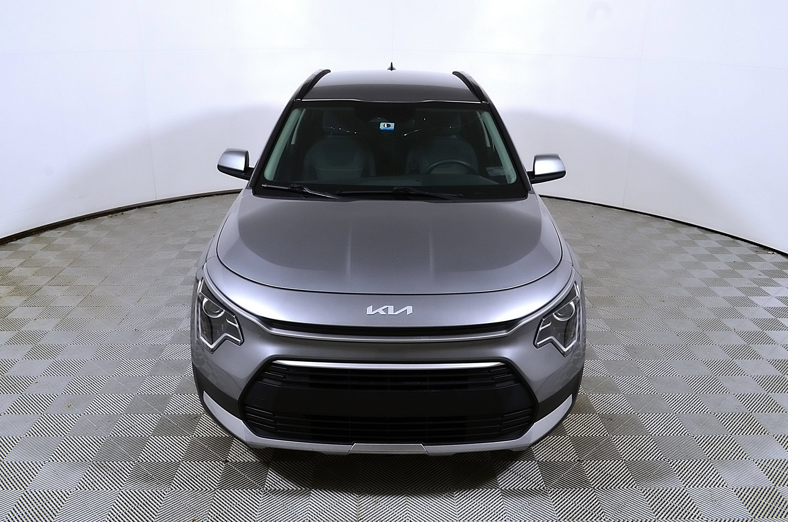 2023 Kia Niro LX