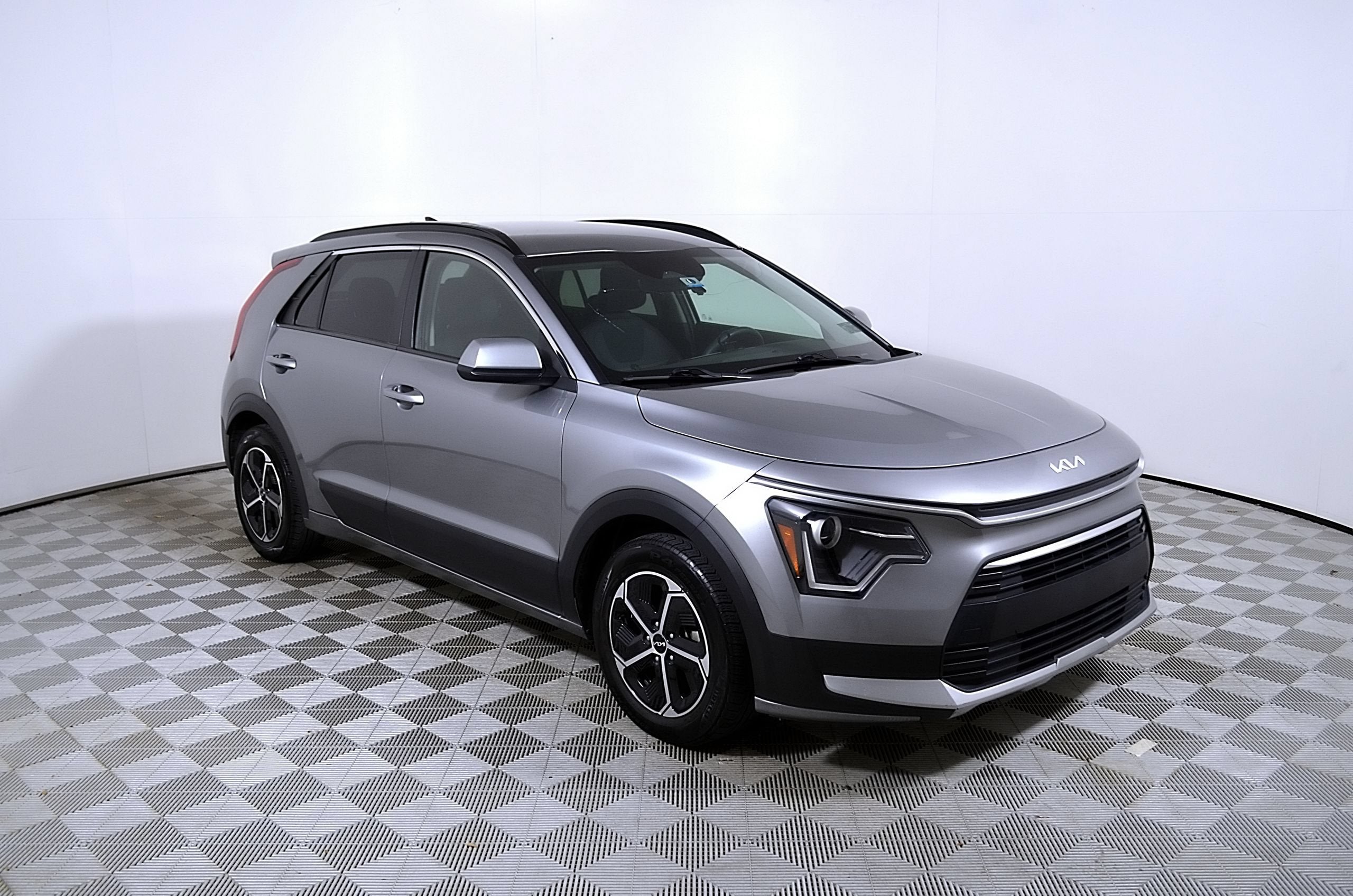 2023 Kia Niro LX