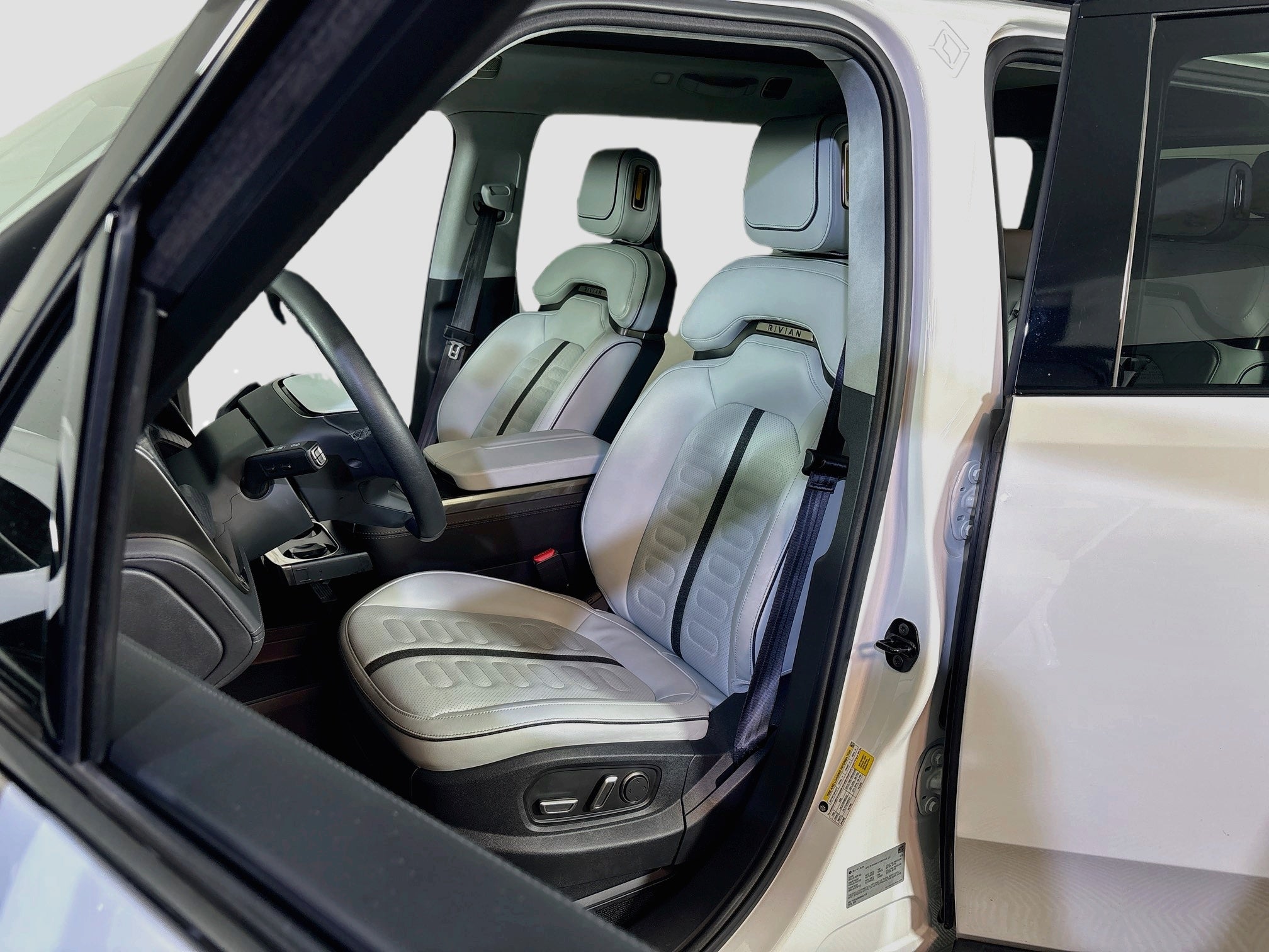 2024 Rivian R1S Adventure
