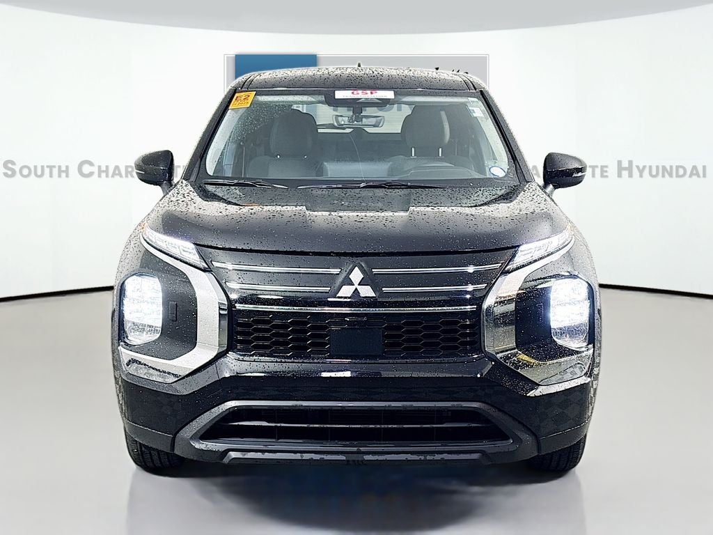 2025 Mitsubishi Outlander ES