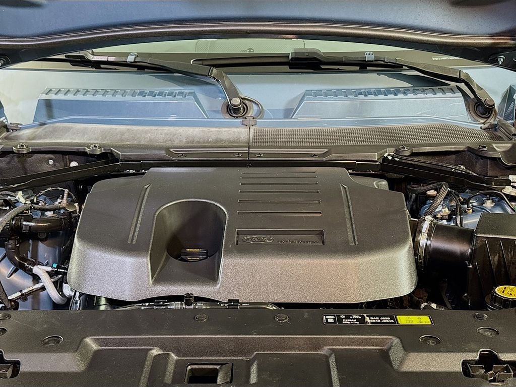 2023 Land Rover Defender SE