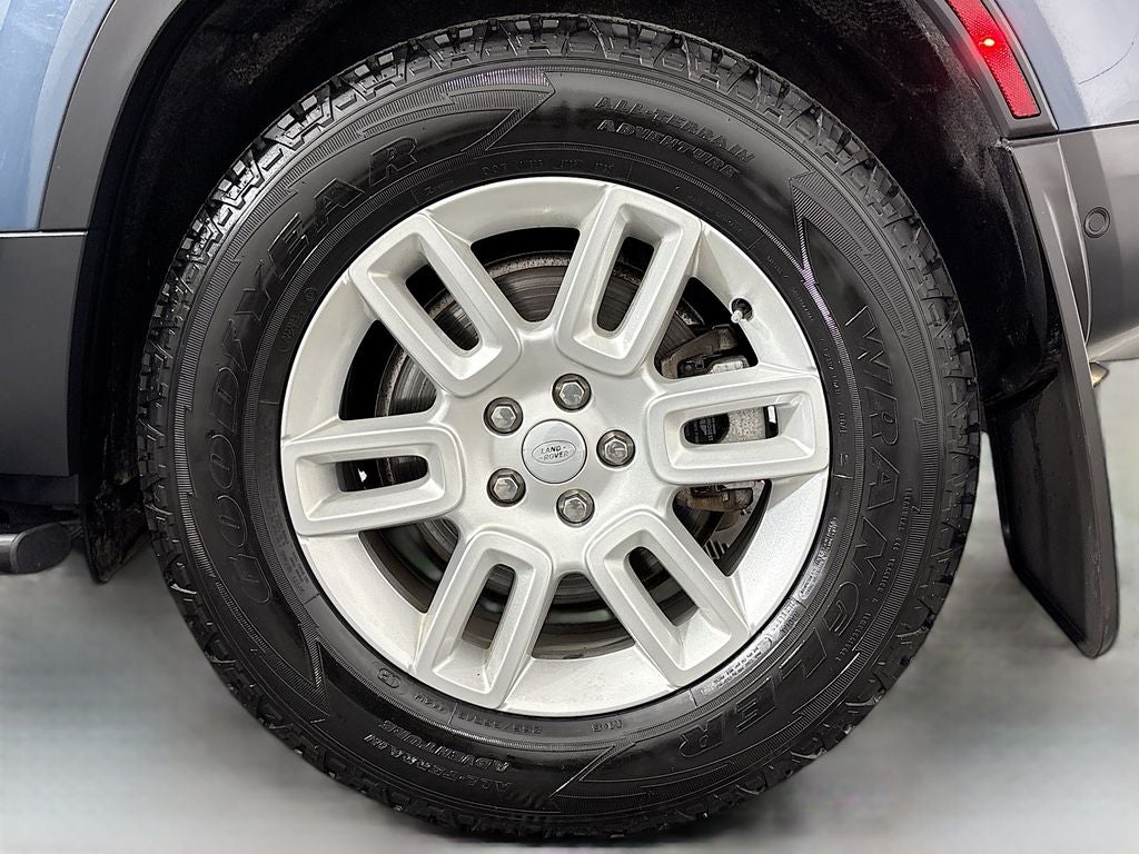 2023 Land Rover Defender SE