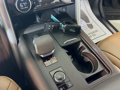 2023 Land Rover Discovery Metropolitan Edition