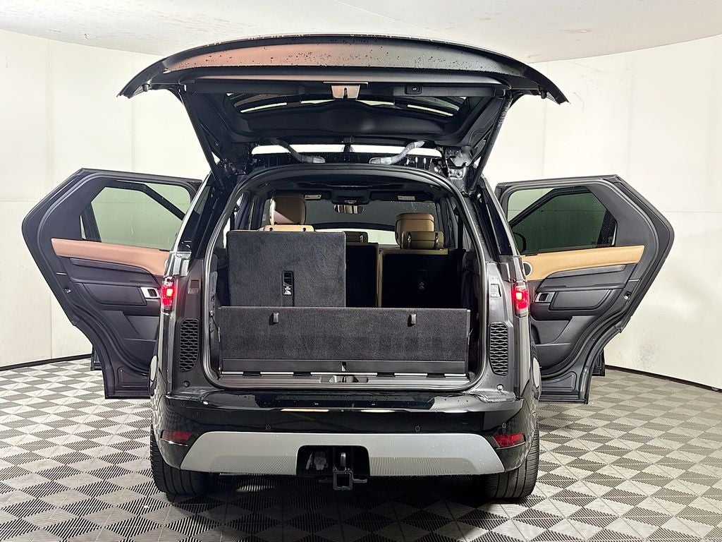 2023 Land Rover Discovery Metropolitan Edition