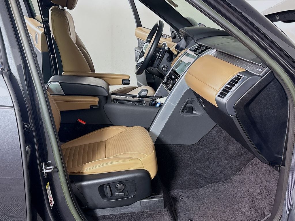 2023 Land Rover Discovery Metropolitan Edition