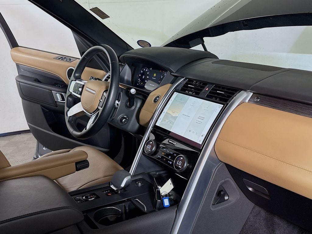 2023 Land Rover Discovery Metropolitan Edition