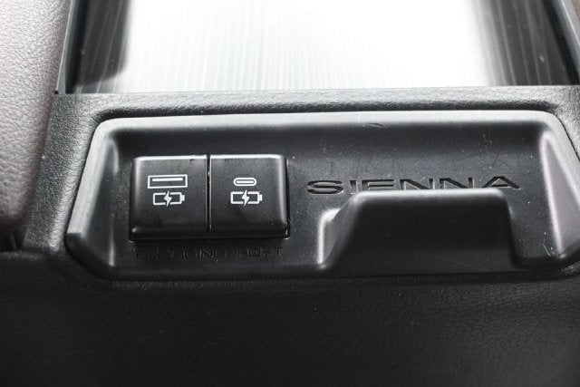 2022 Toyota Sienna Platinum