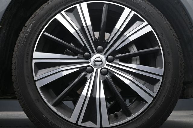 2023 Volvo XC60 Plus Bright Theme