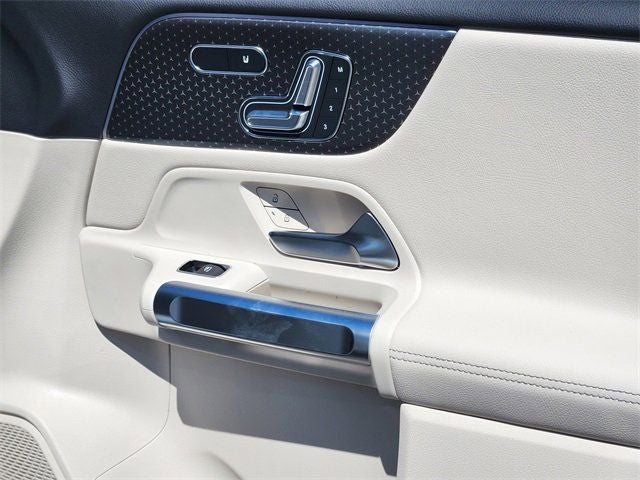 2025 Mercedes-Benz GLB GLB 250 4MATIC®