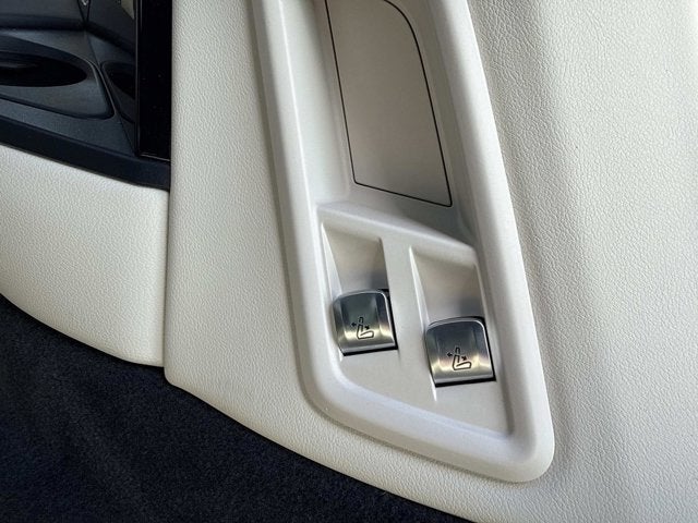 2023 BMW X7 M60i