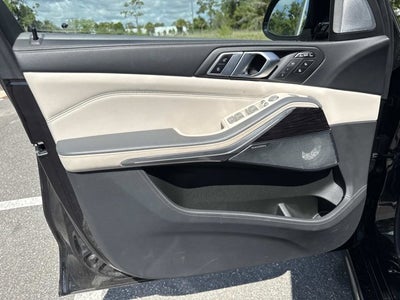 2023 BMW X7 M60i
