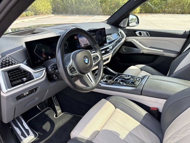2023 BMW X7 M60i