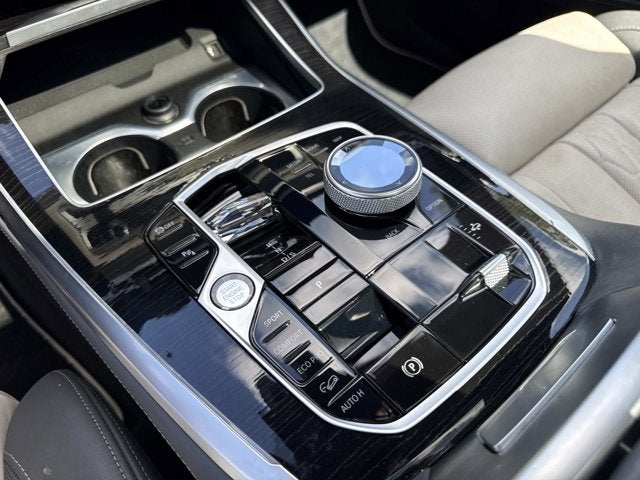 2023 BMW X7 M60i