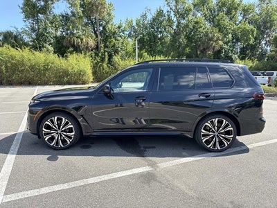 2023 BMW X7 M60i