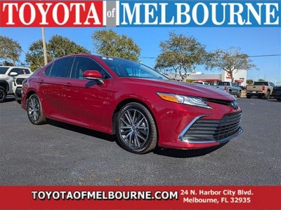 2022 Toyota Camry Hybrid XLE