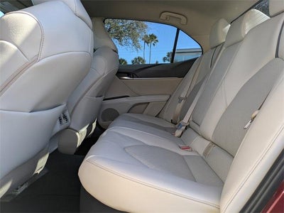 2022 Toyota Camry Hybrid XLE