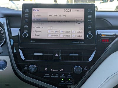 2022 Toyota Camry Hybrid XLE