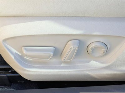 2022 Toyota Camry Hybrid XLE