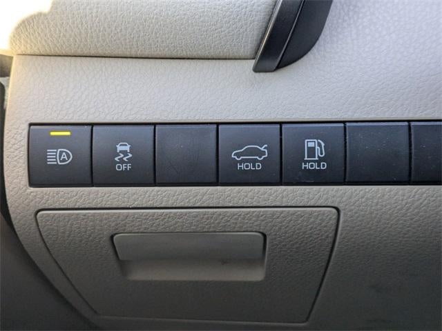 2022 Toyota Camry Hybrid XLE